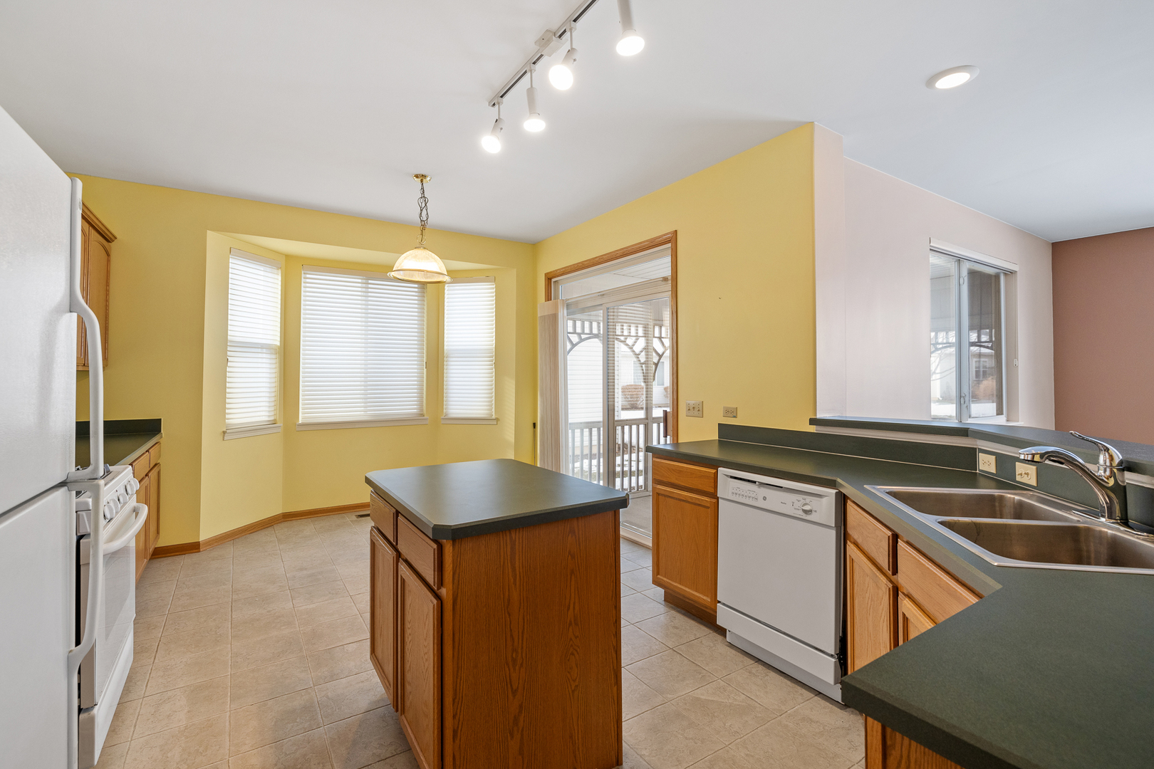 631 Saugatuk Circle, Romeoville, IL 60446