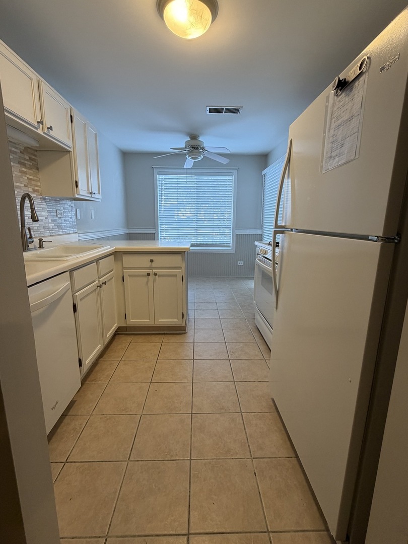 211 E Ashbury Lane #7, Roselle, IL 60172