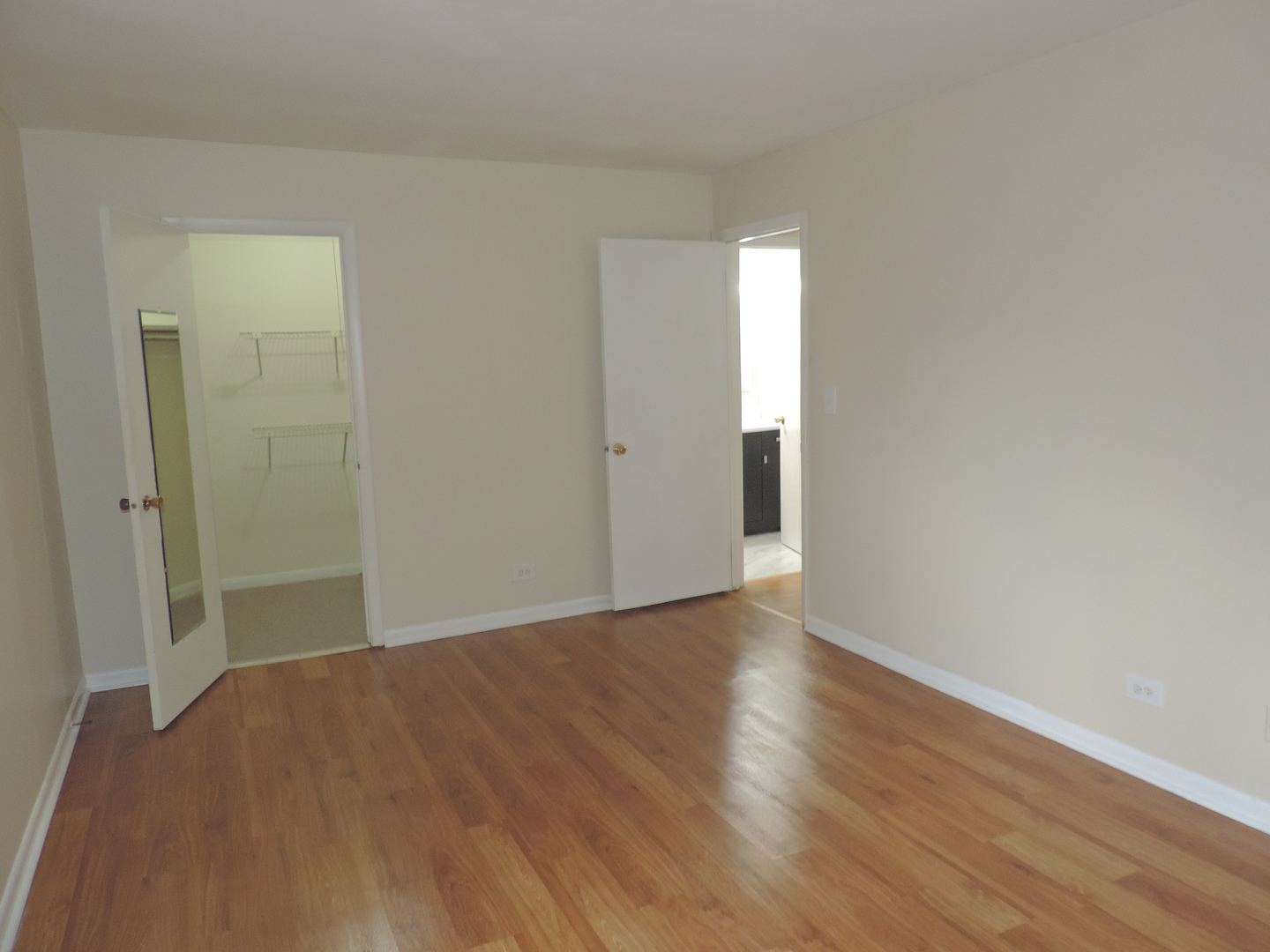 2275 Country Club Drive #25, Woodridge, IL 60517