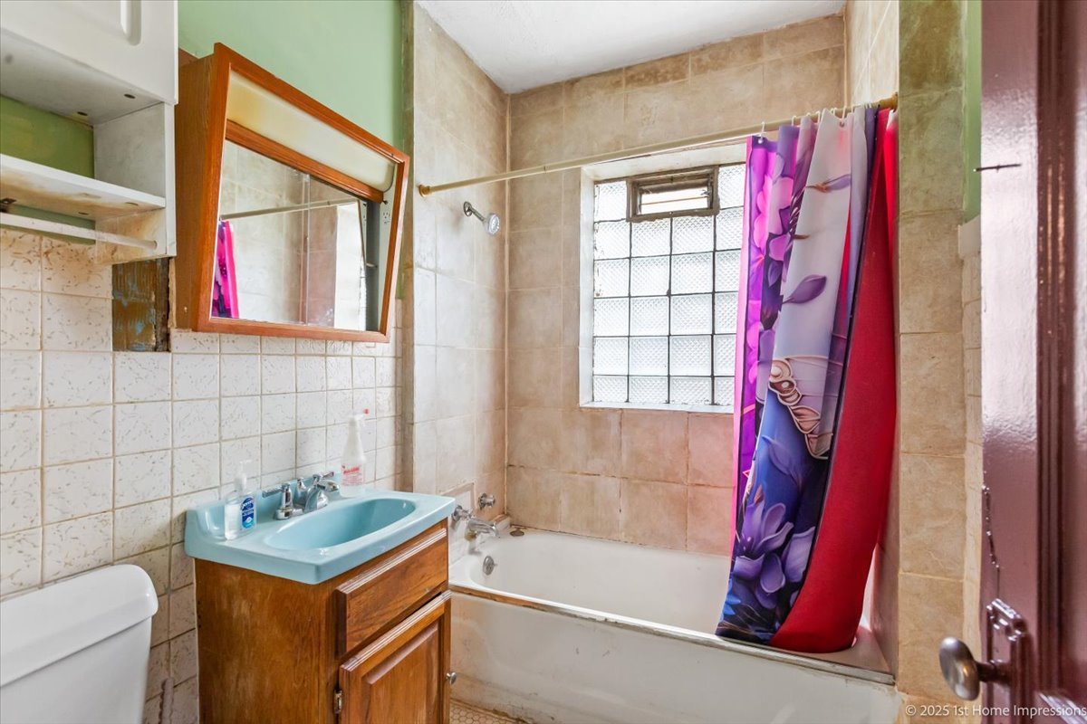 8119 S South Shore Drive, Chicago, IL 60617