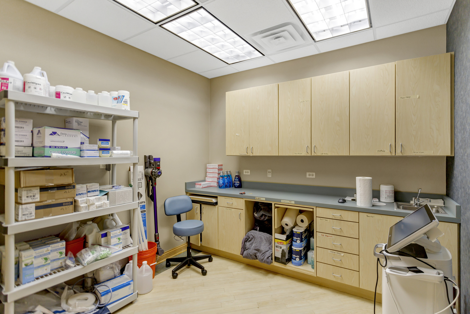 1500 CARLEMONT Drive #F, Crystal Lake, IL 60014