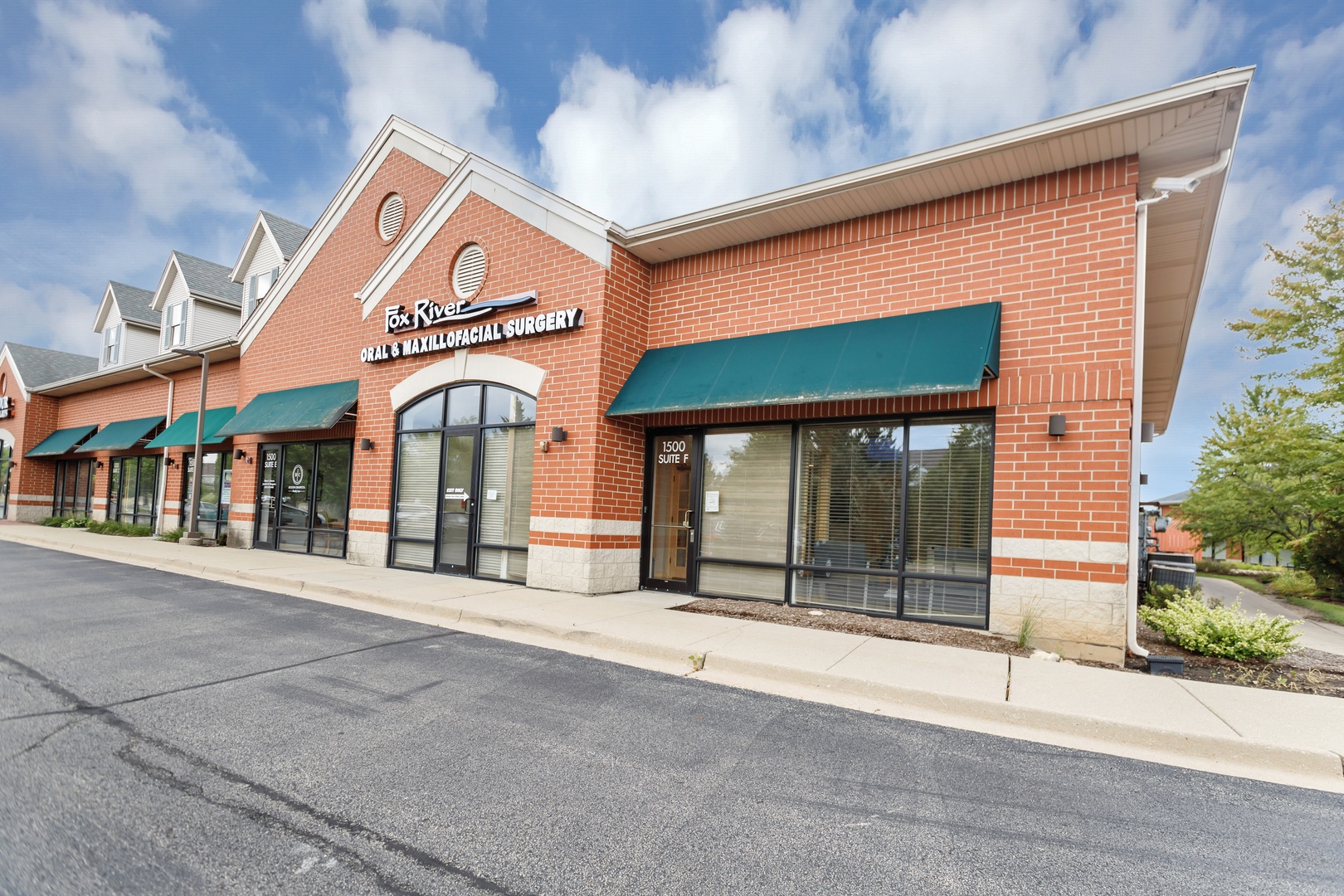 1500 CARLEMONT Drive #F, Crystal Lake, IL 60014