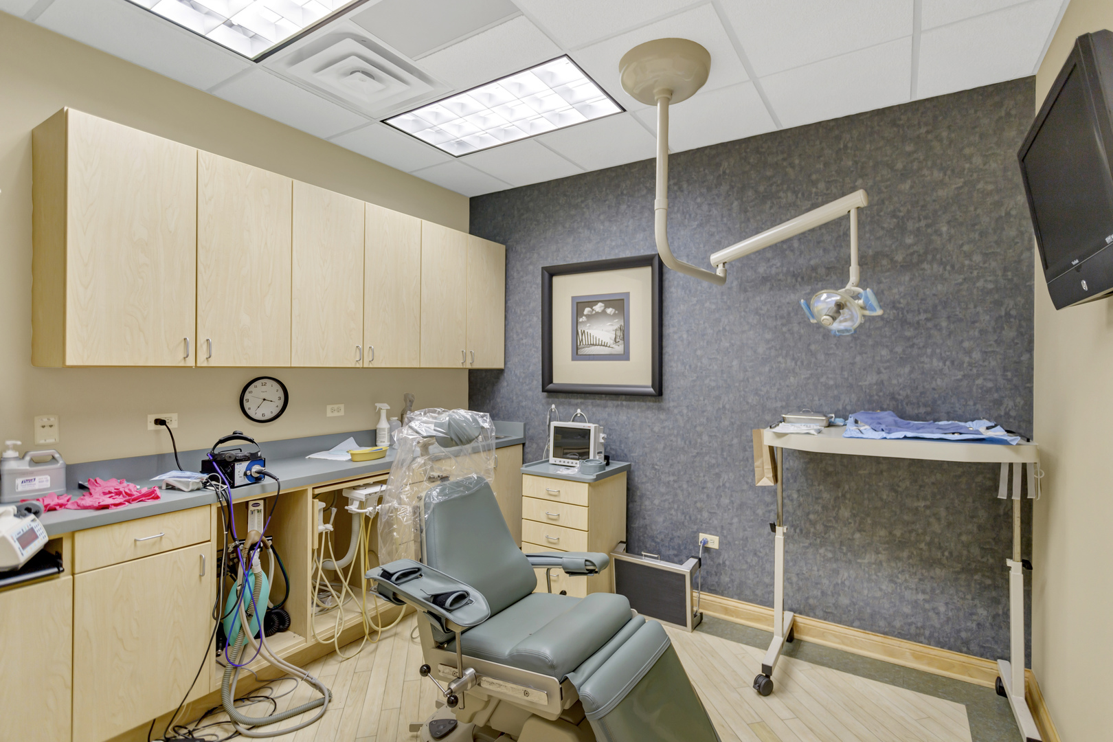 1500 CARLEMONT Drive #F, Crystal Lake, IL 60014