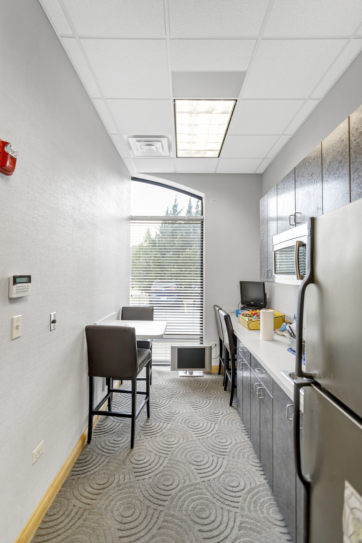 1500 CARLEMONT Drive #F, Crystal Lake, IL 60014