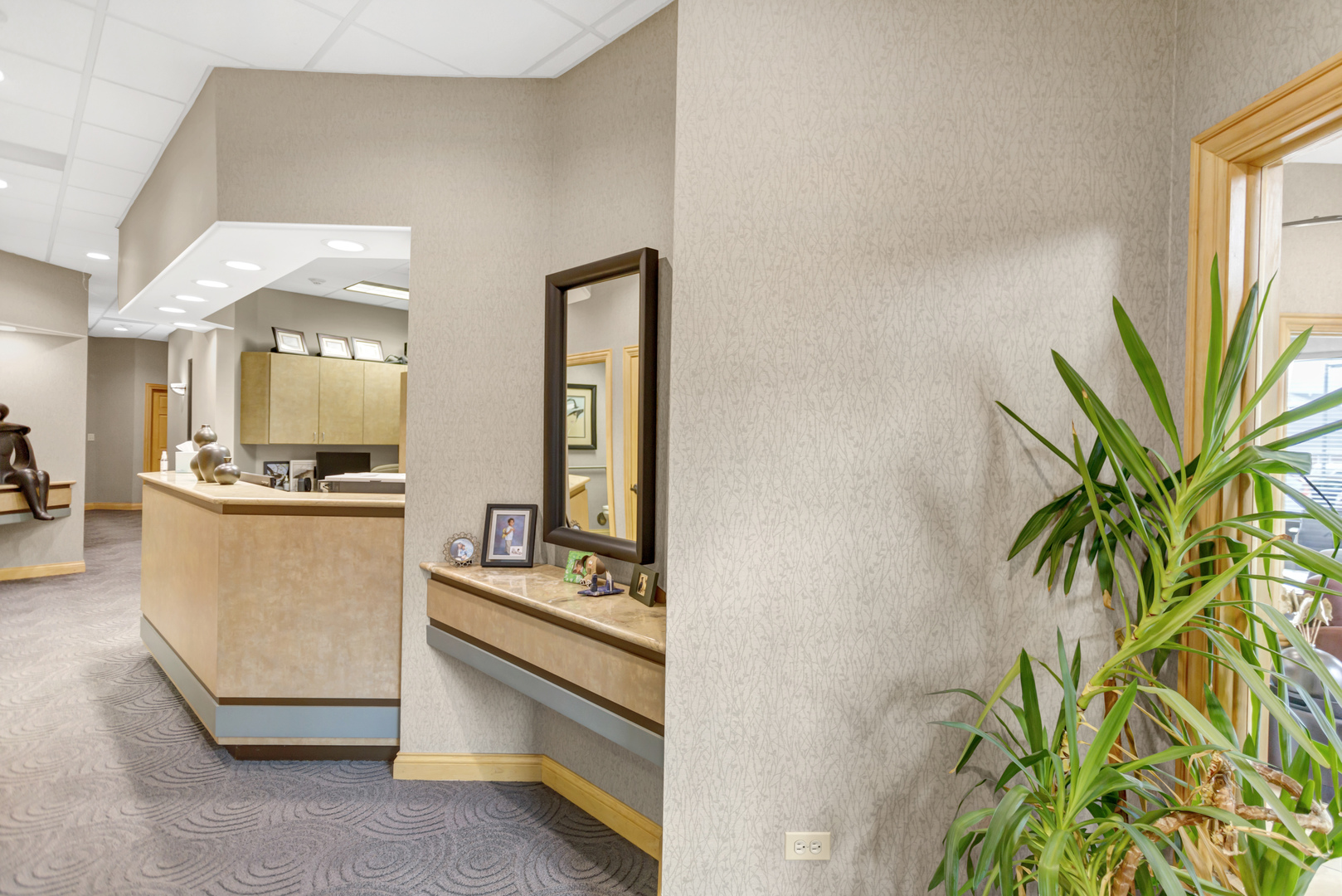 1500 CARLEMONT Drive #F, Crystal Lake, IL 60014