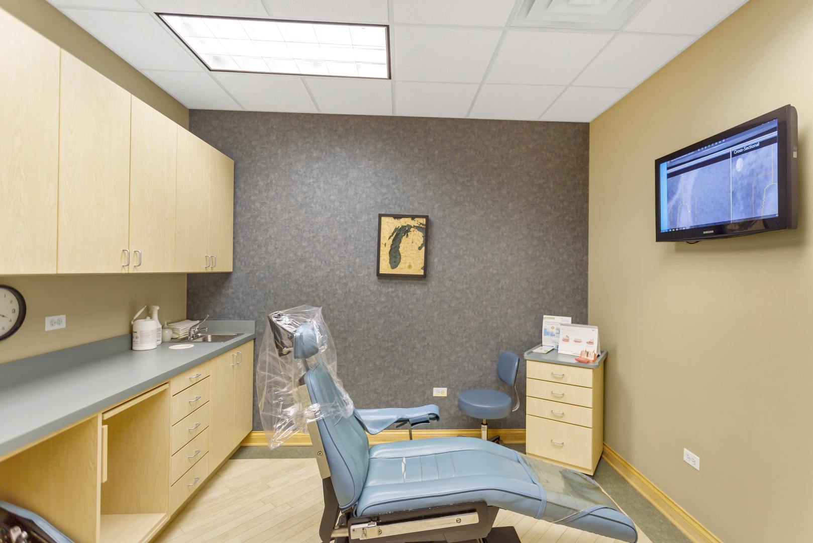 1500 CARLEMONT Drive #F, Crystal Lake, IL 60014