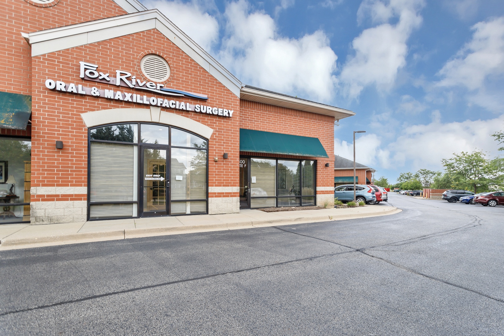 1500 CARLEMONT Drive #F, Crystal Lake, IL 60014