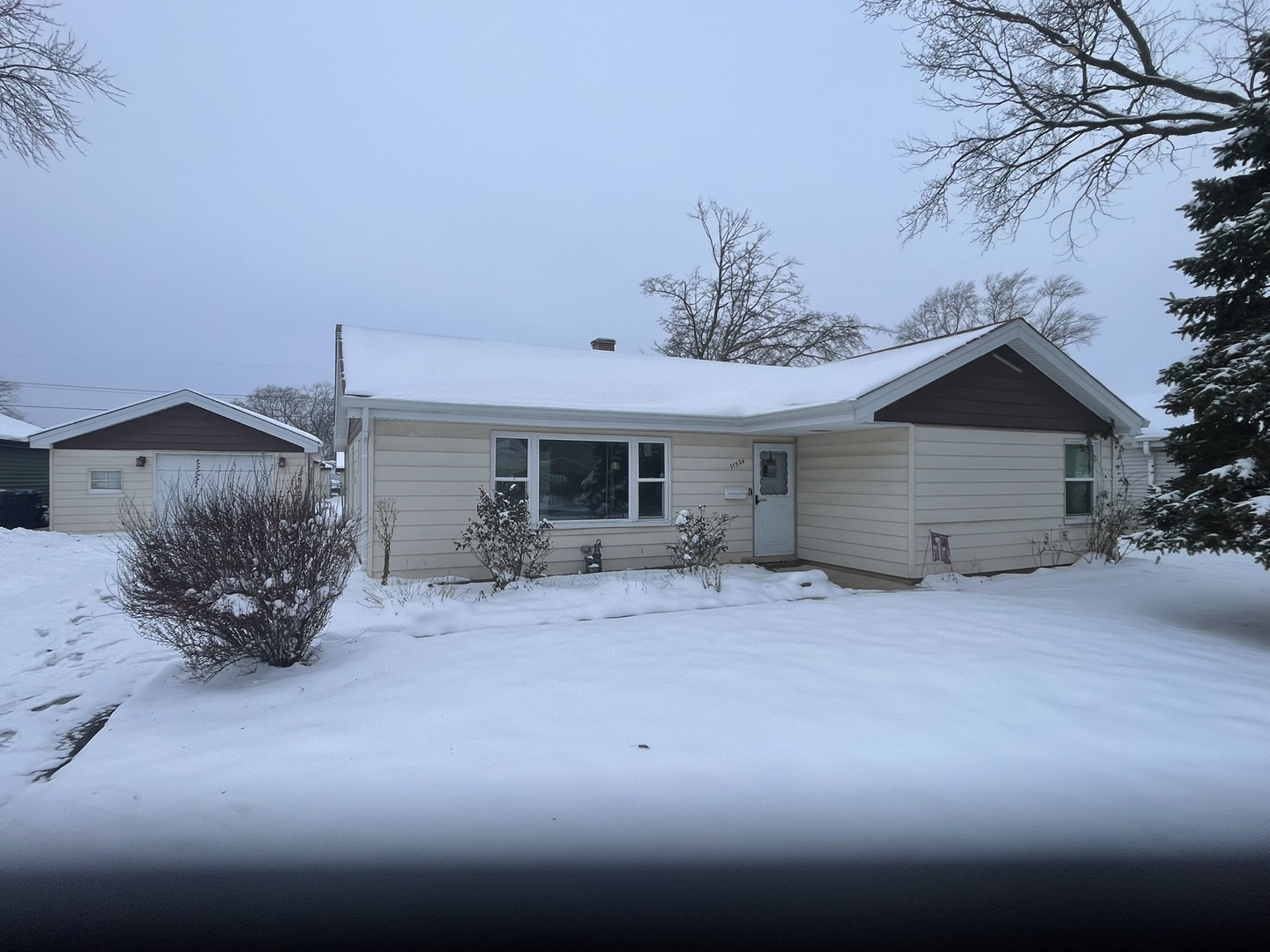 11524 S Nagle Avenue, Worth, IL 60482