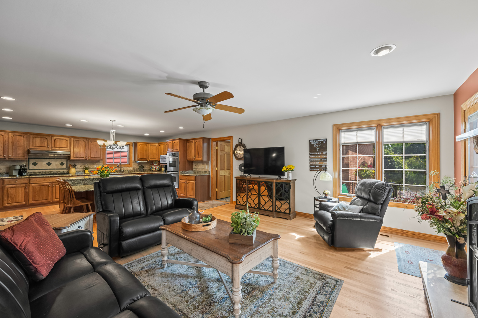 429 W KENILWORTH Avenue, Palatine, IL 60067