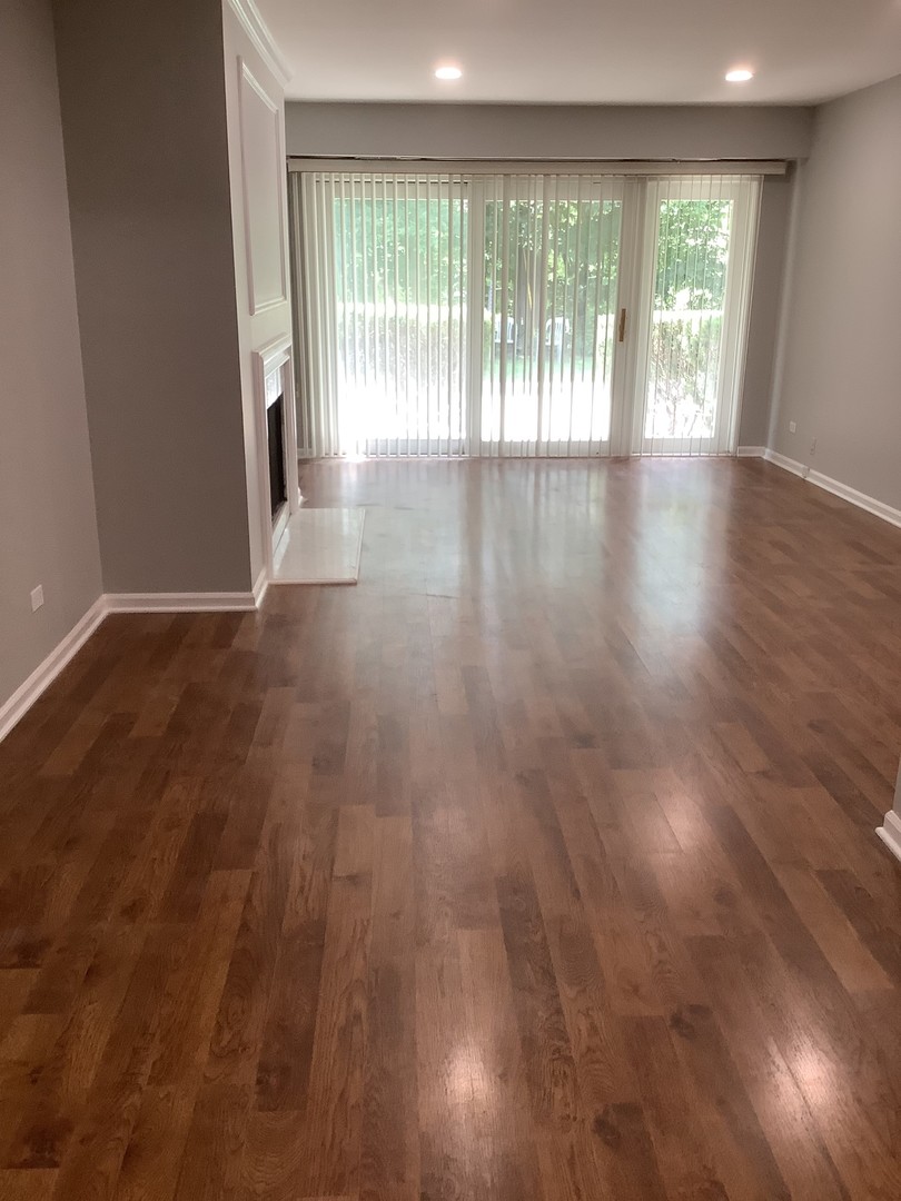 207 W Park Avenue #107, Libertyville, IL 60048