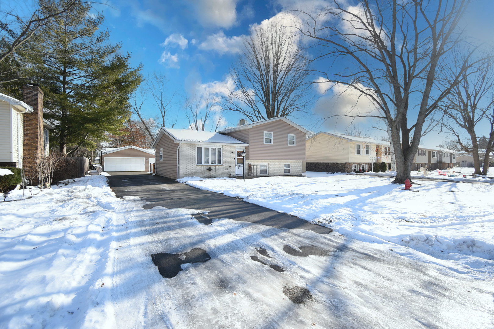 38169 N North Shore Avenue, Beach Park, IL 60087