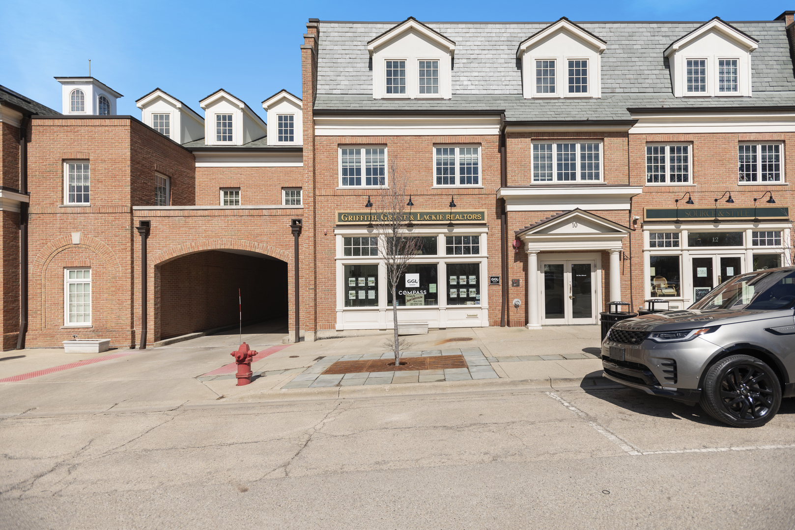 10 E Scranton Avenue, Lake Bluff, IL 60044