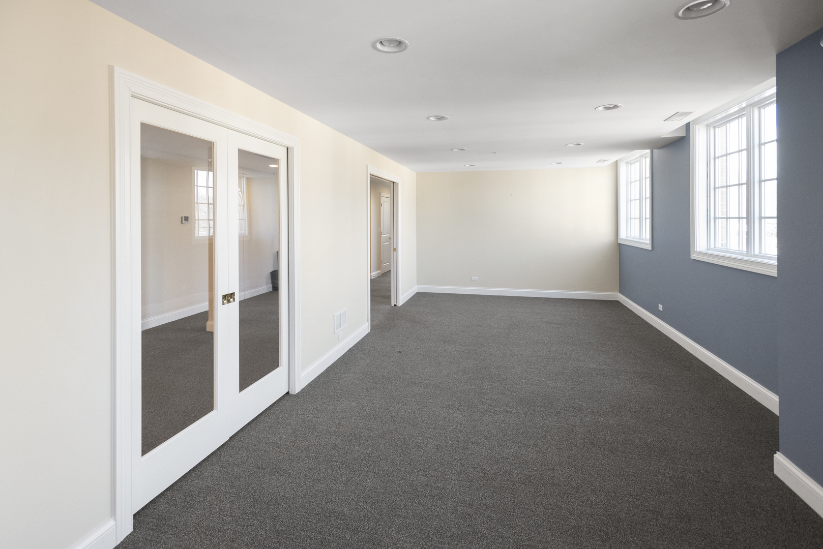 10 E Scranton Avenue, Lake Bluff, IL 60044