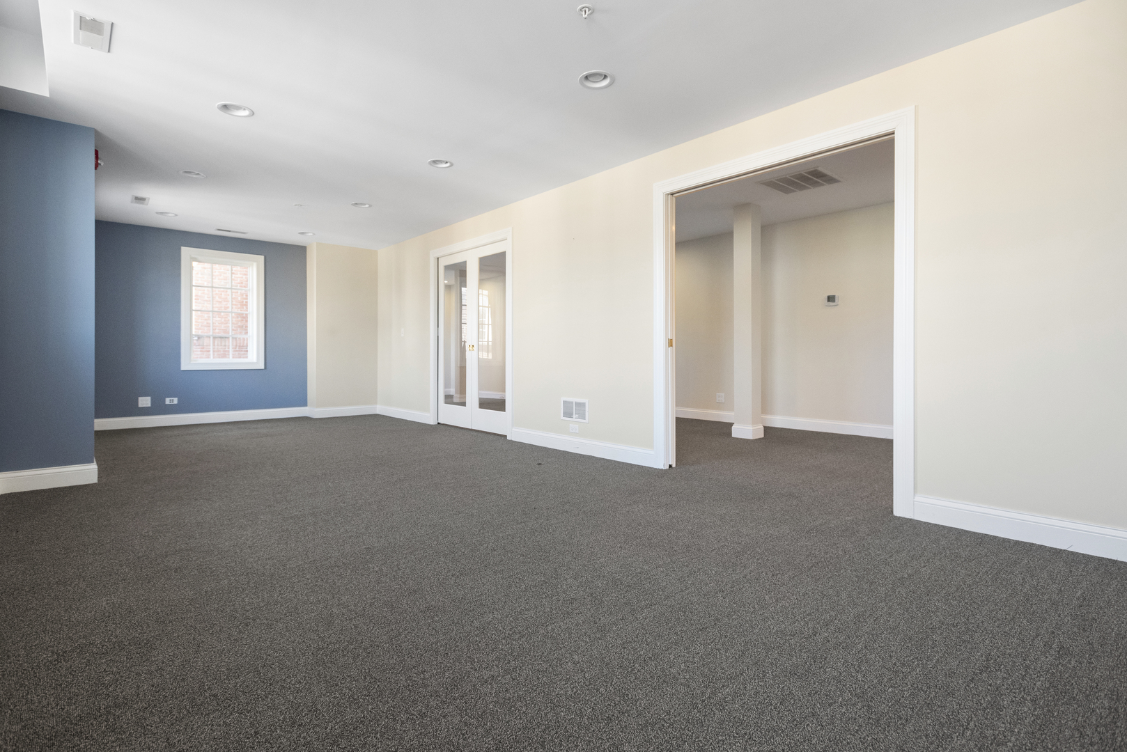 10 E Scranton Avenue, Lake Bluff, IL 60044