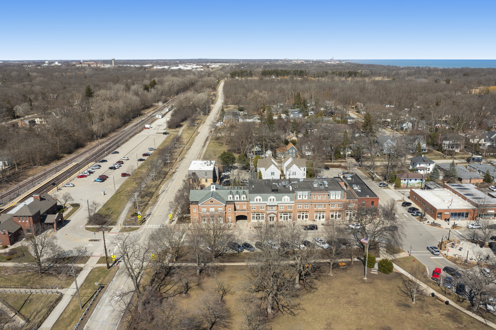 10 E Scranton Avenue, Lake Bluff, IL 60044