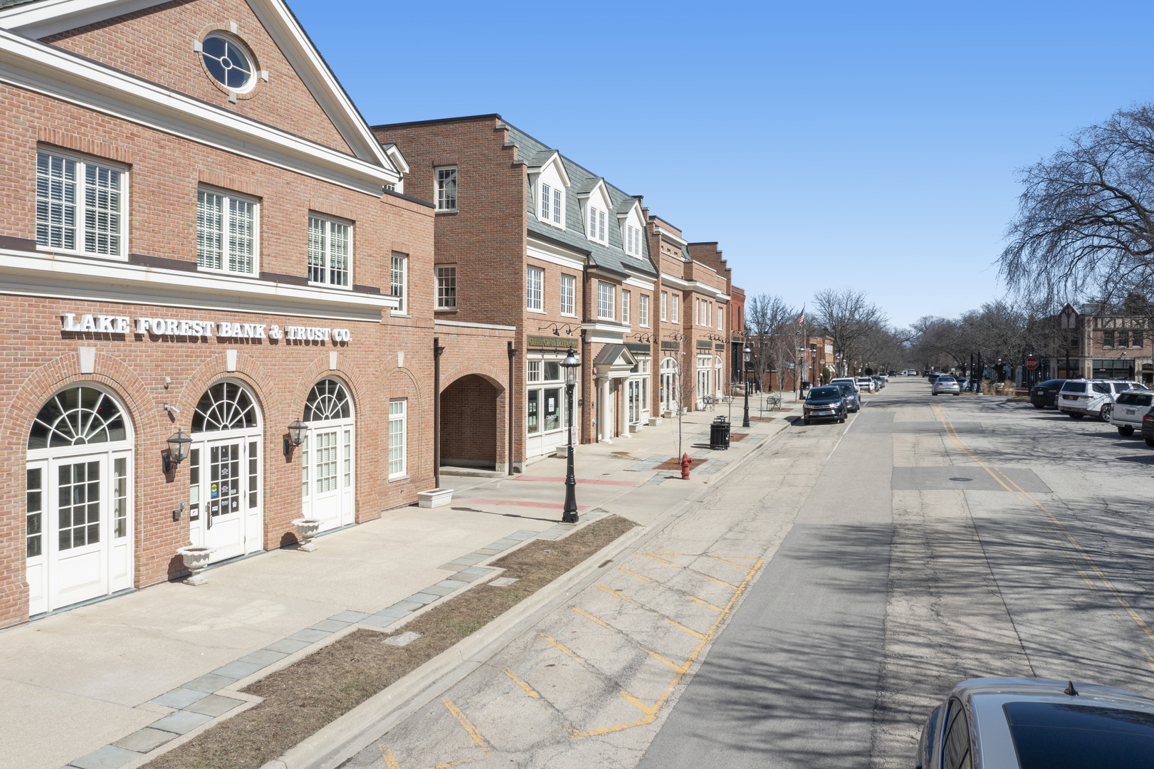 10 E Scranton Avenue, Lake Bluff, IL 60044