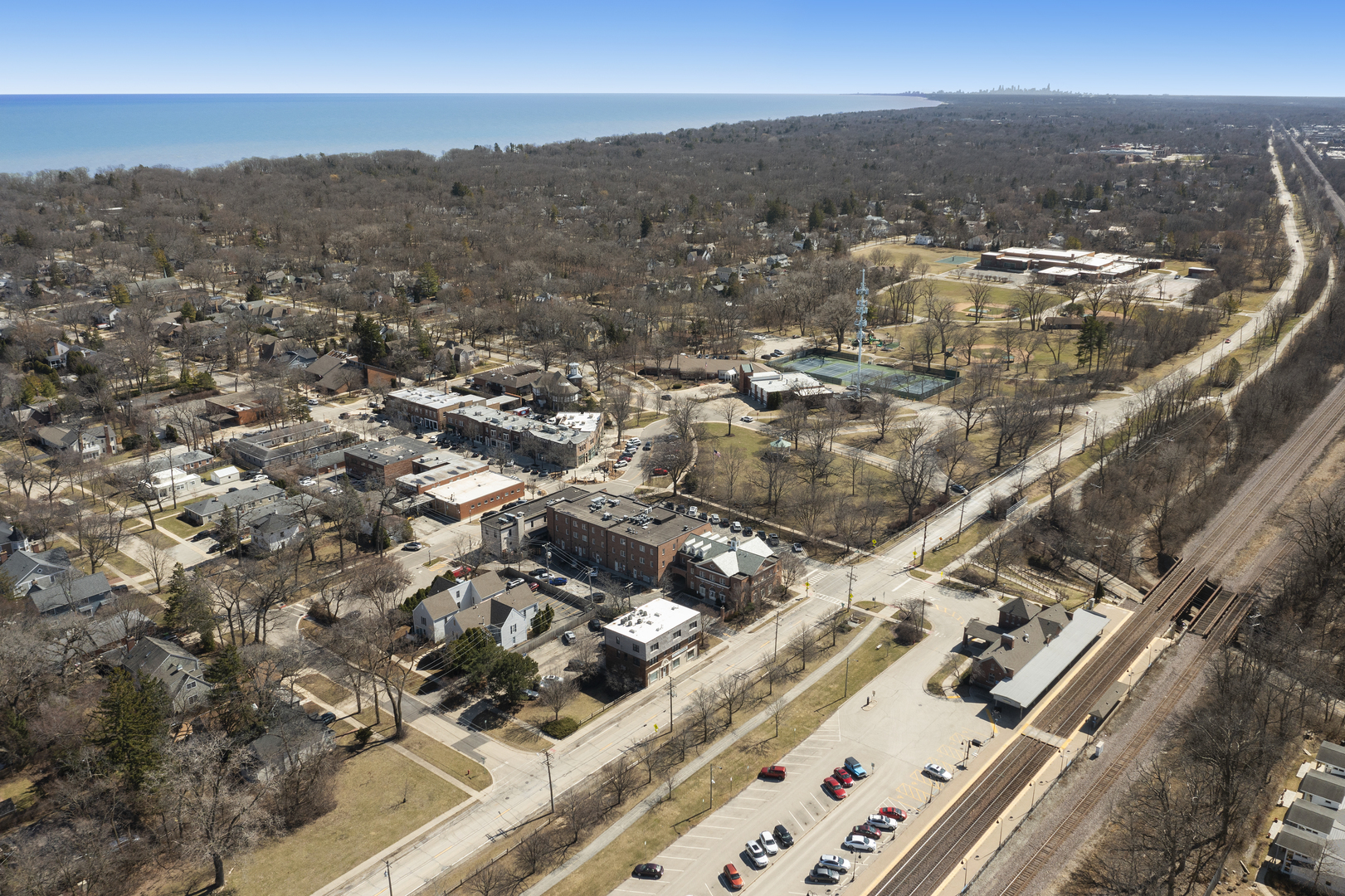 10 E Scranton Avenue, Lake Bluff, IL 60044