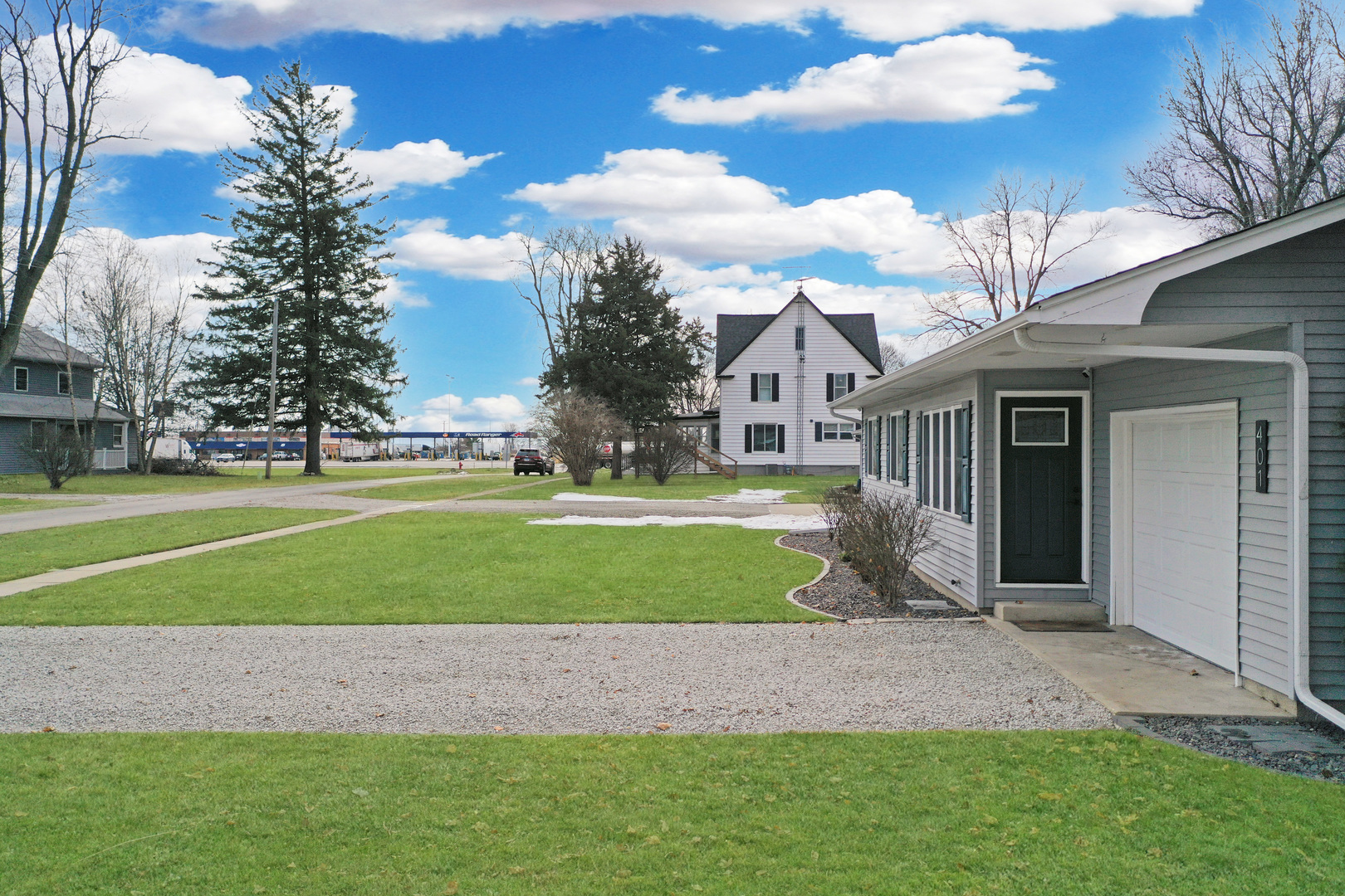 401 S Clinton Street, Mclean, IL 61754