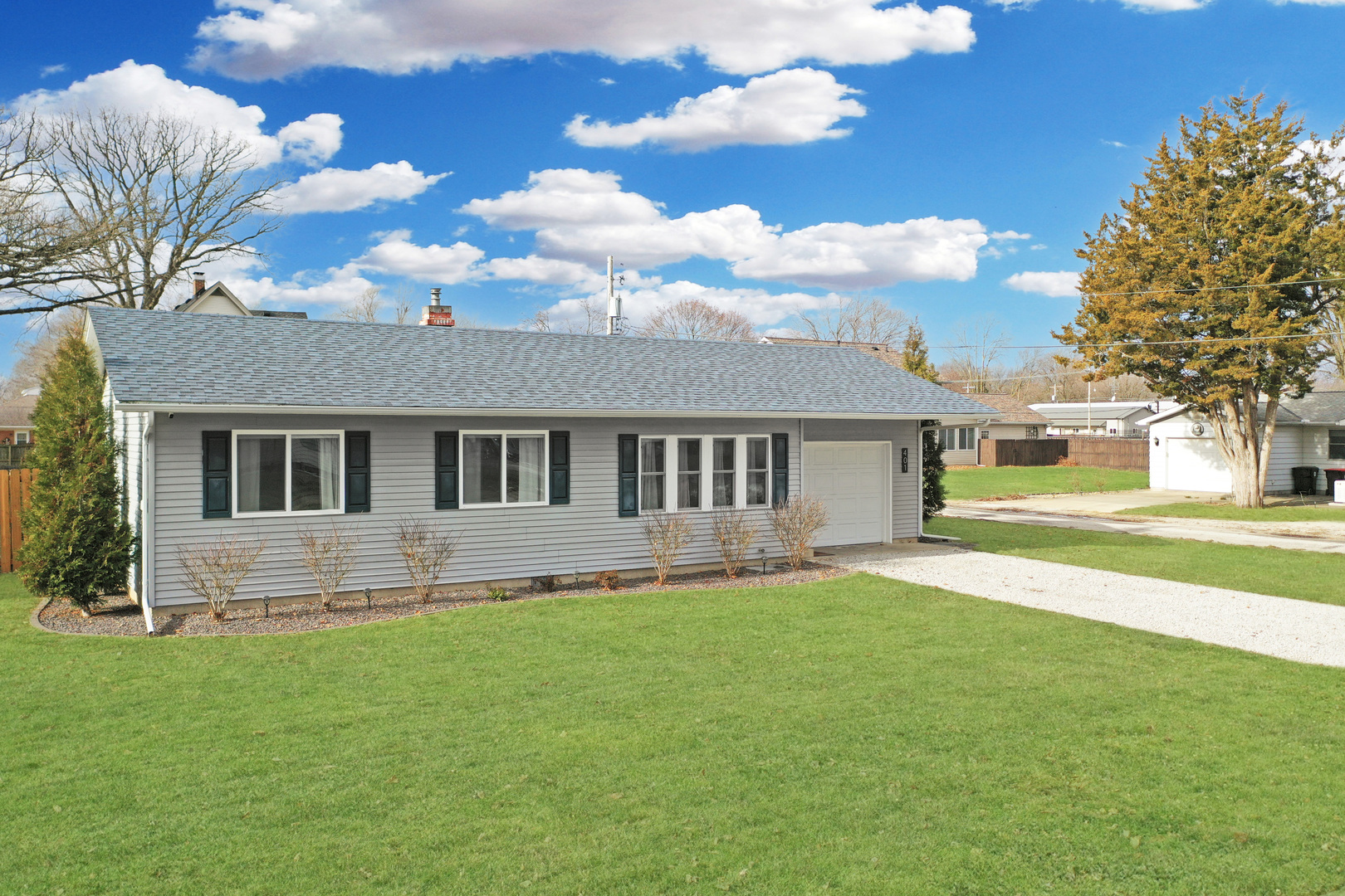 401 S Clinton Street, Mclean, IL 61754