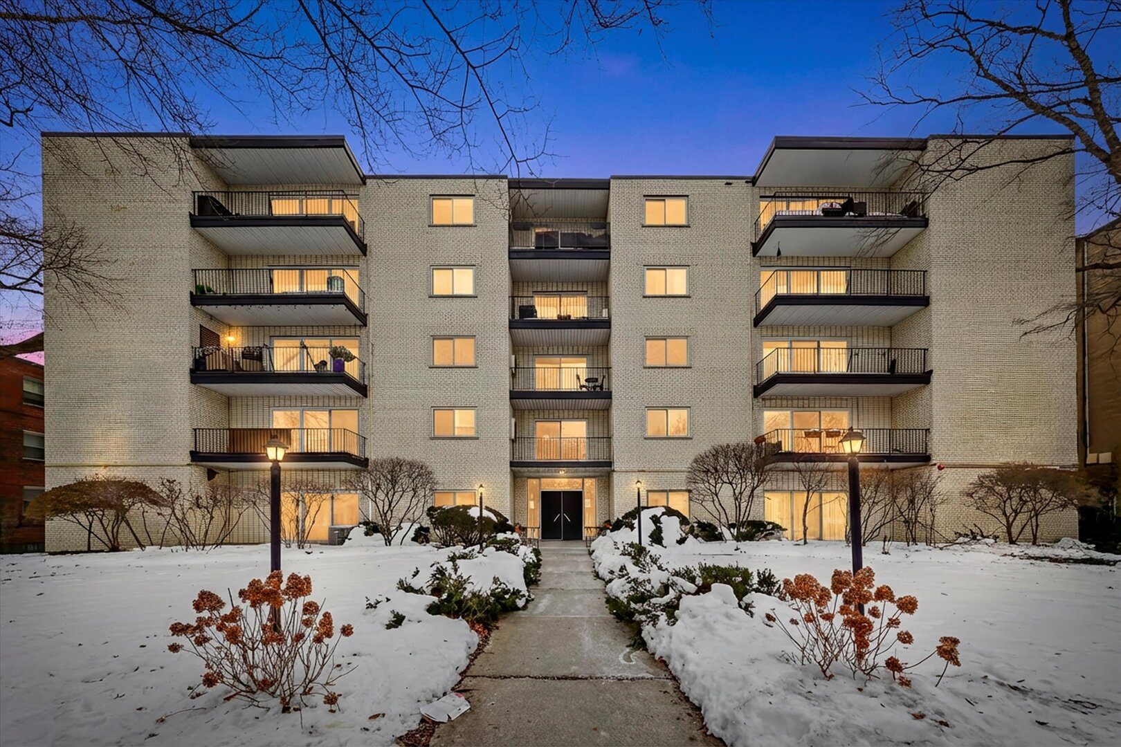 820 Oakton Street #3A, Evanston, IL 60202