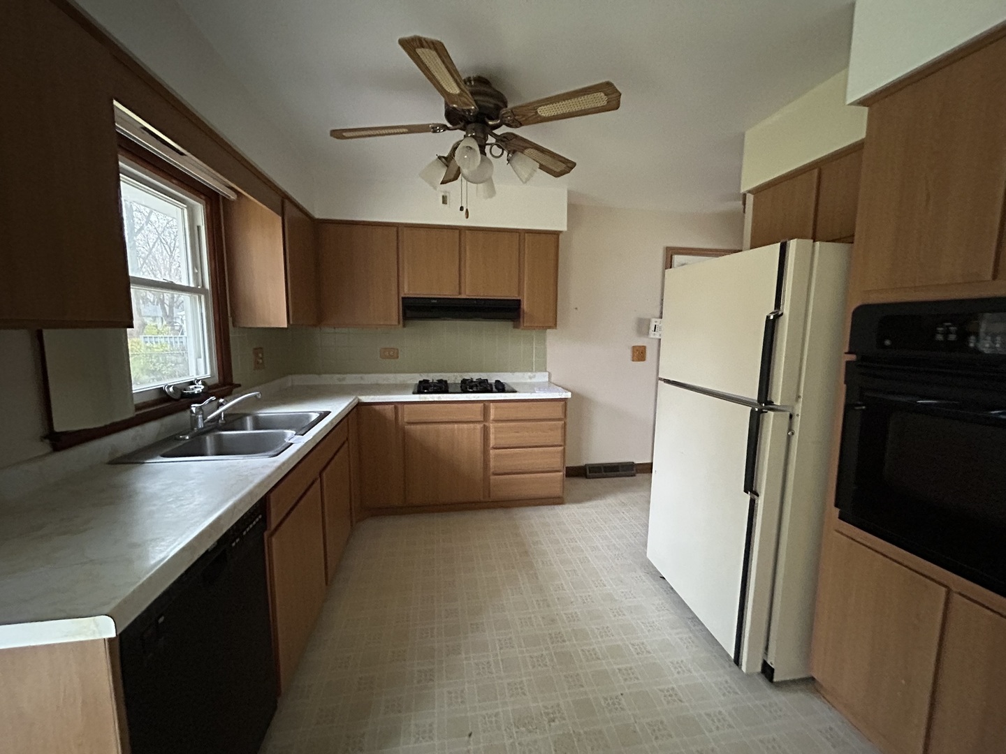 1755 Country Knolls Lane, Elgin, IL 60123