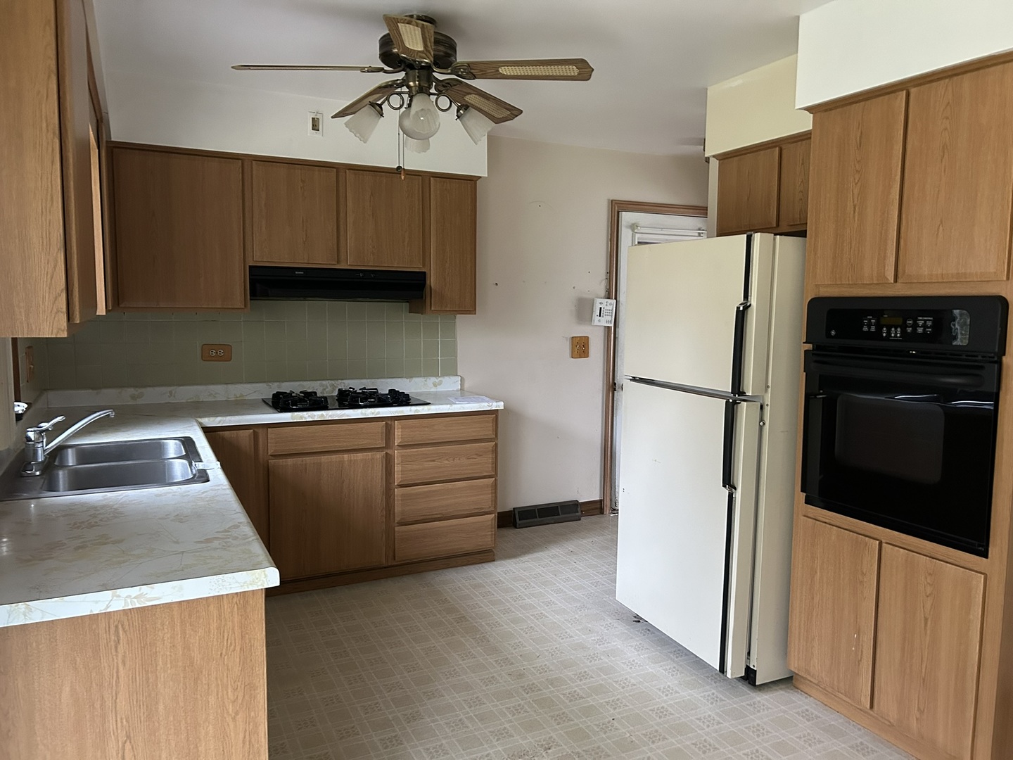 1755 Country Knolls Lane, Elgin, IL 60123