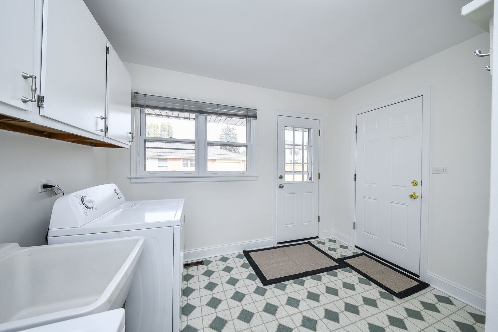 111 S Lorraine Road, Wheaton, IL 60187