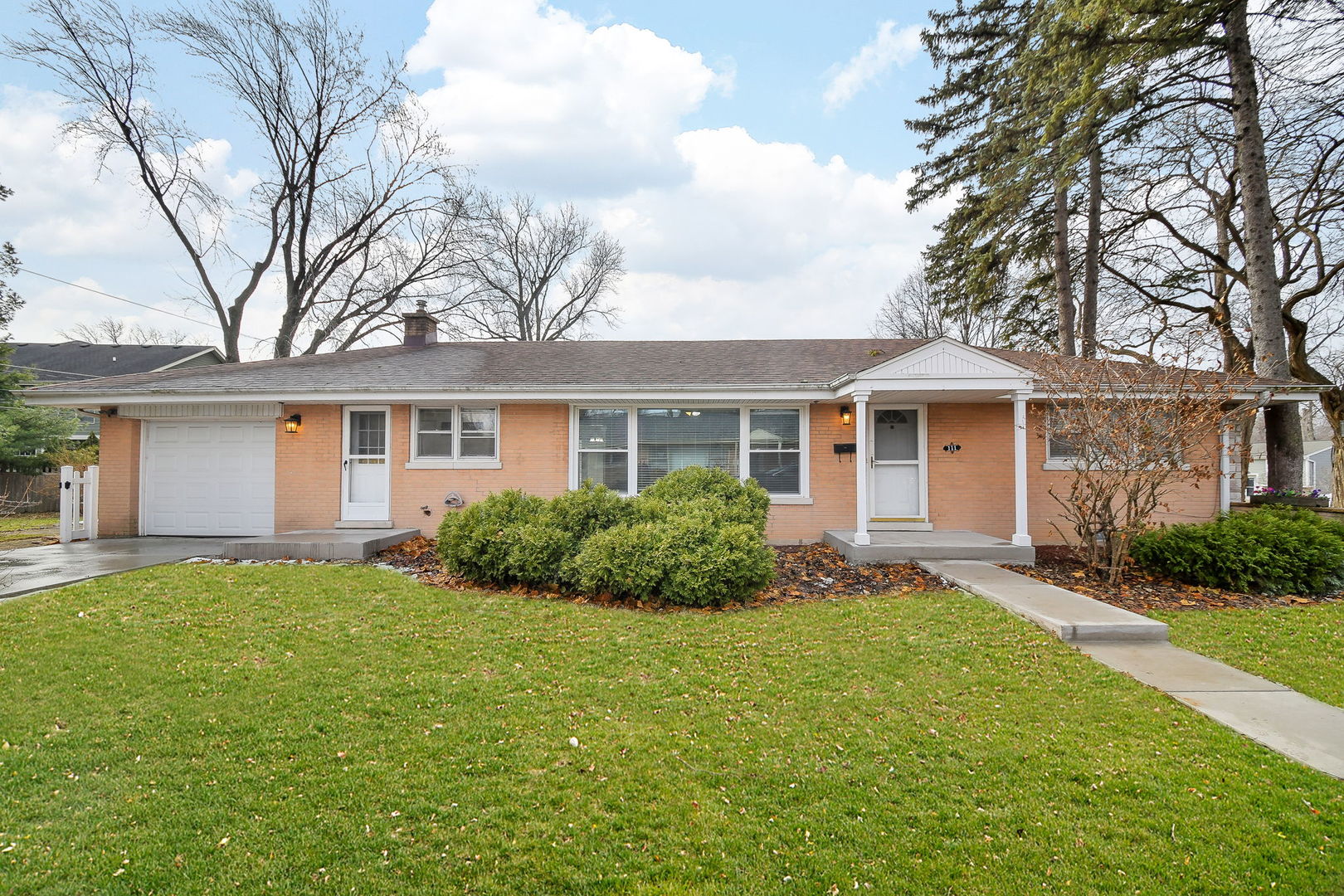 111 S Lorraine Road, Wheaton, IL 60187