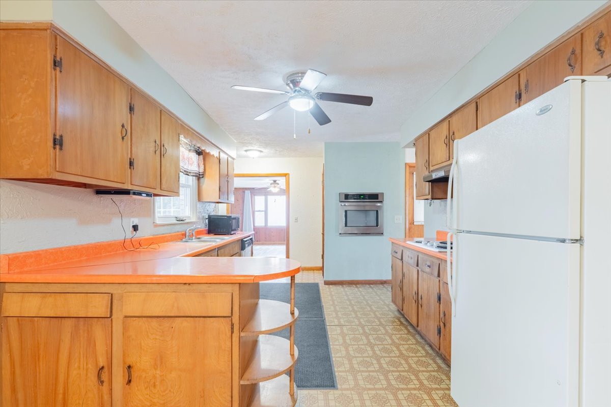 8710 N 2100 East Road, Downs, IL 61736