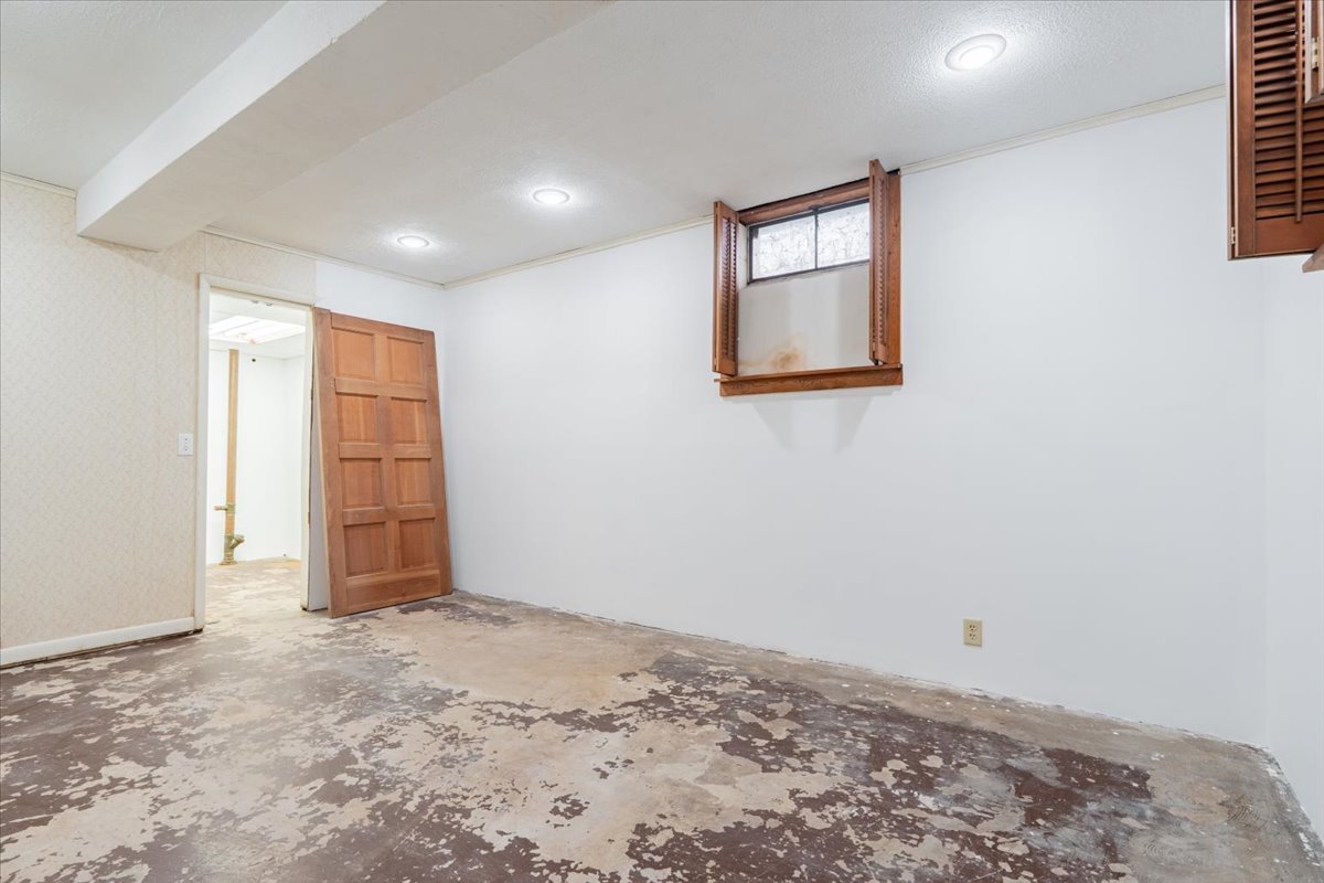 8710 N 2100 East Road, Downs, IL 61736