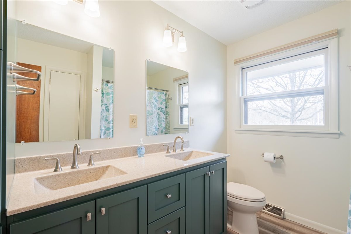 8710 N 2100 East Road, Downs, IL 61736