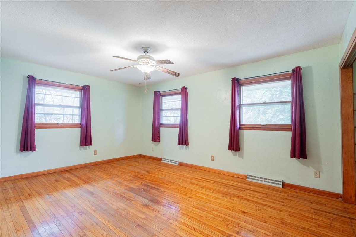 8710 N 2100 East Road, Downs, IL 61736