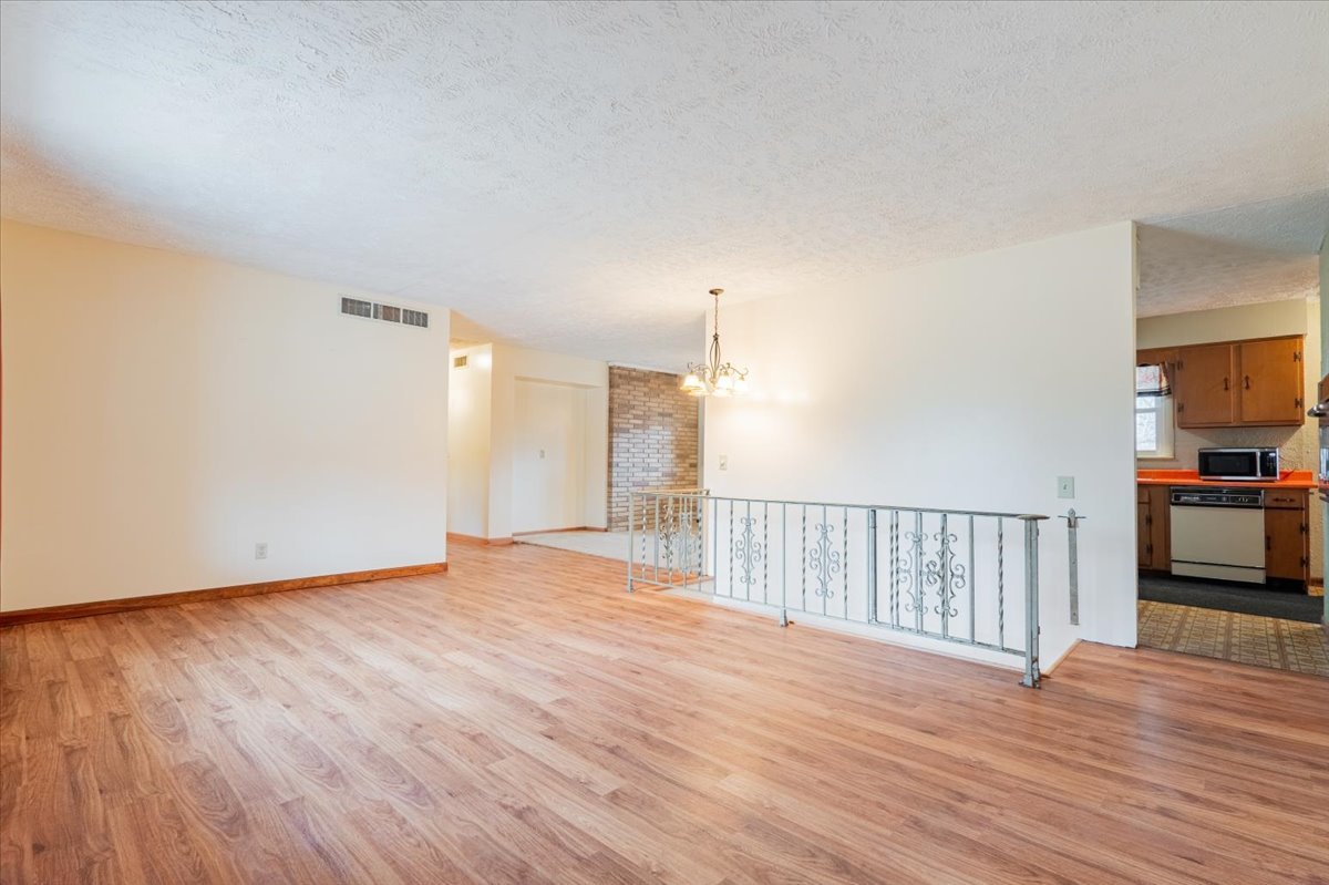 8710 N 2100 East Road, Downs, IL 61736