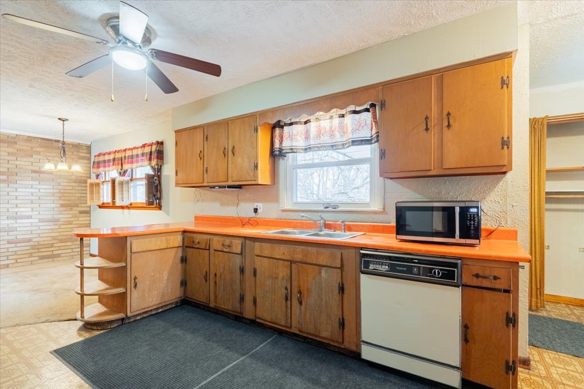 8710 N 2100 East Road, Downs, IL 61736