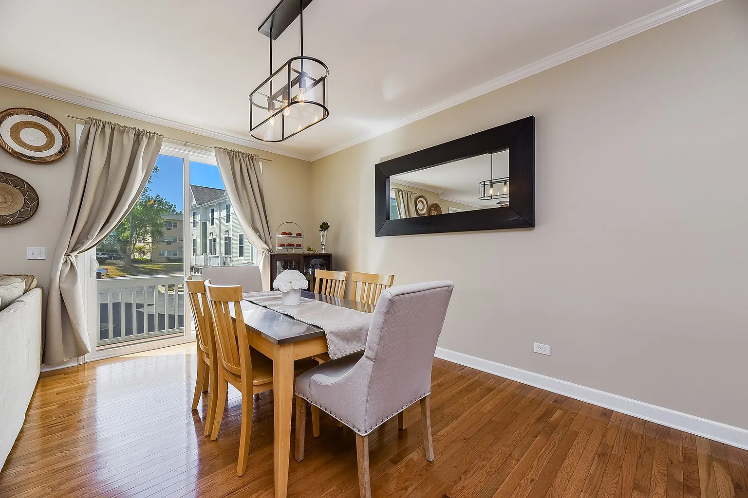 415 N President Street #A, Wheaton, IL 60187