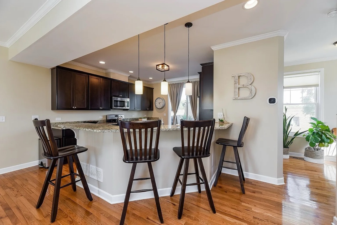 415 N President Street #A, Wheaton, IL 60187