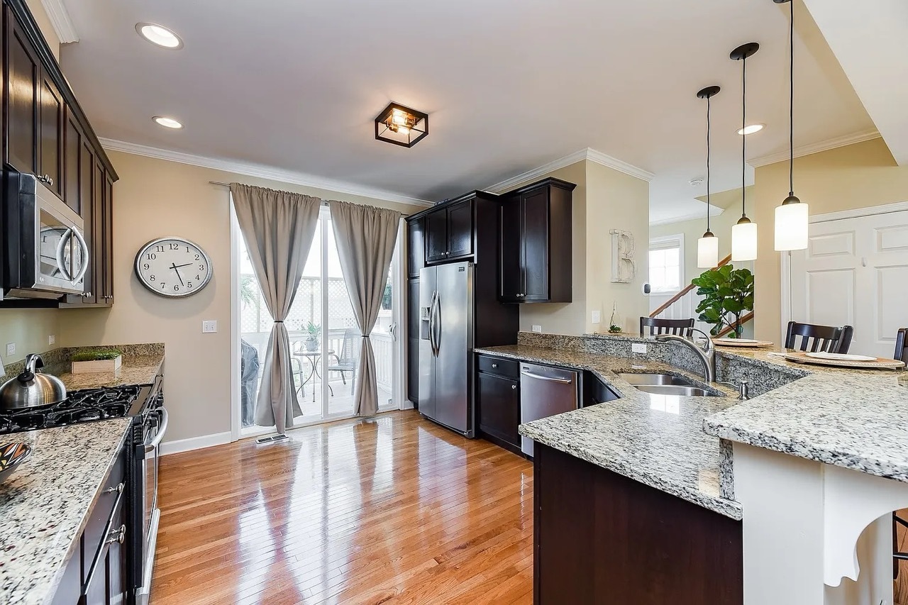 415 N President Street #A, Wheaton, IL 60187