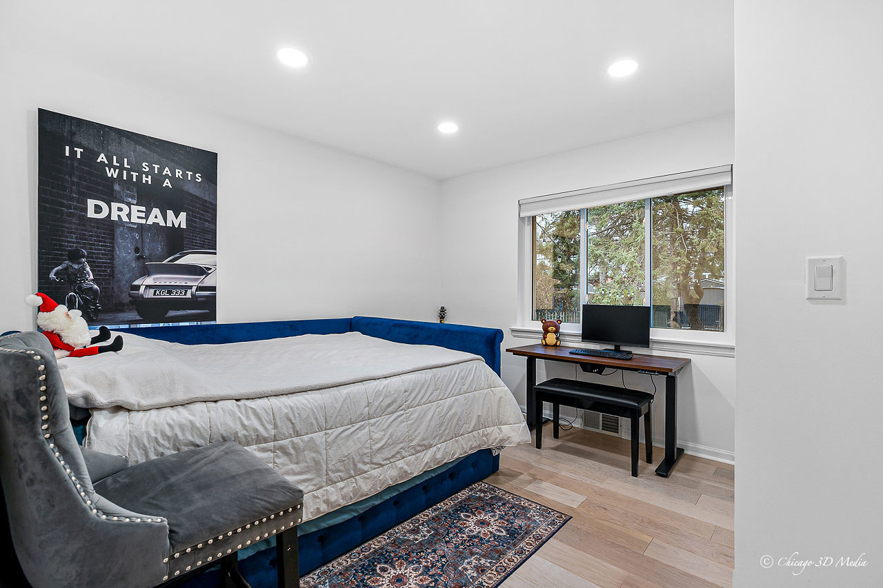 5844 N Lacey Avenue, Chicago, IL 60646