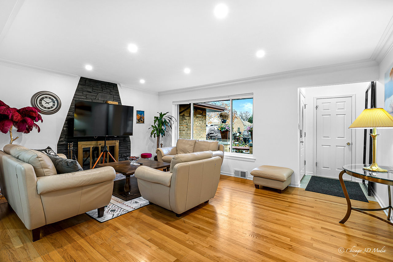 5844 N Lacey Avenue, Chicago, IL 60646