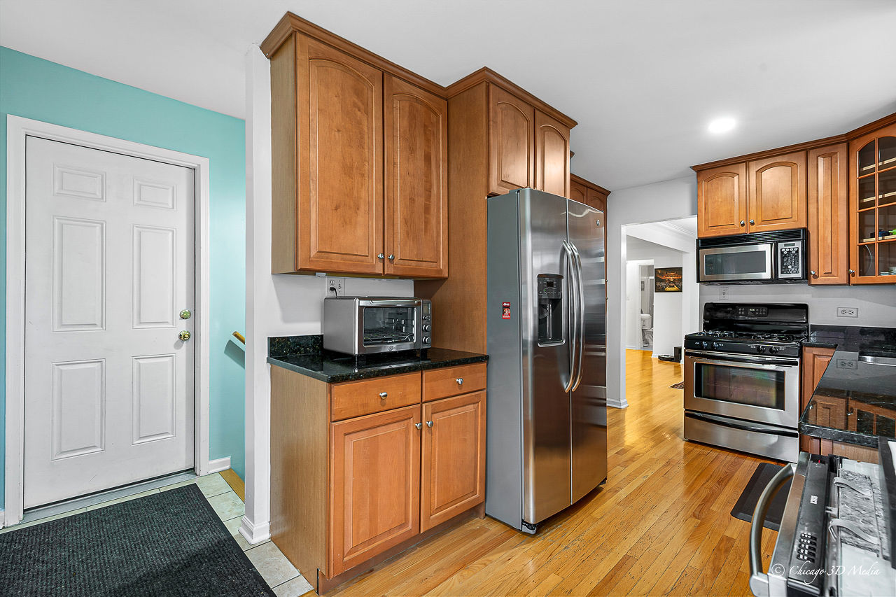 5844 N Lacey Avenue, Chicago, IL 60646