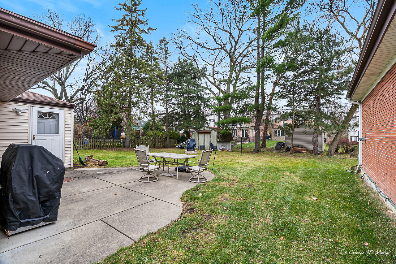 5844 N Lacey Avenue, Chicago, IL 60646