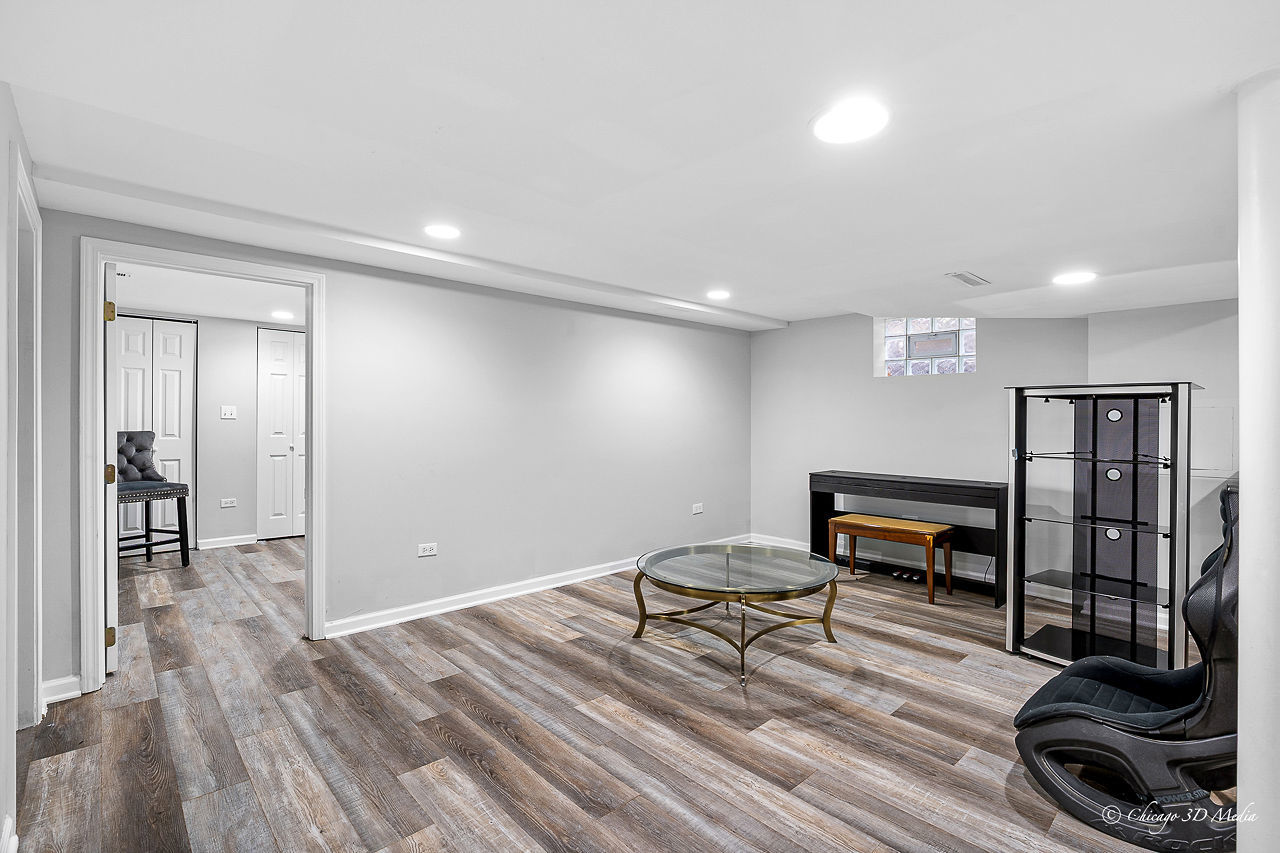 5844 N Lacey Avenue, Chicago, IL 60646