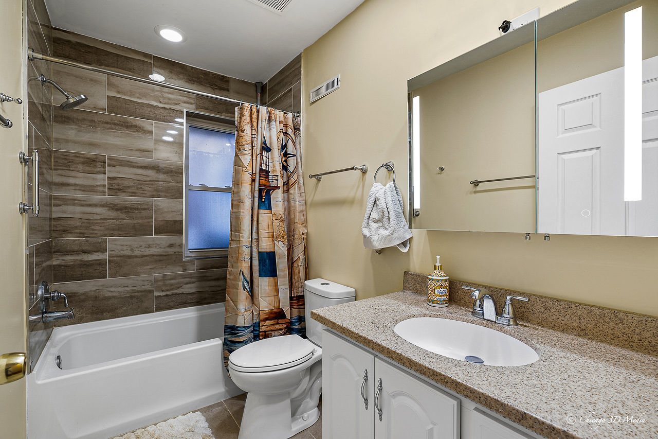 5844 N Lacey Avenue, Chicago, IL 60646