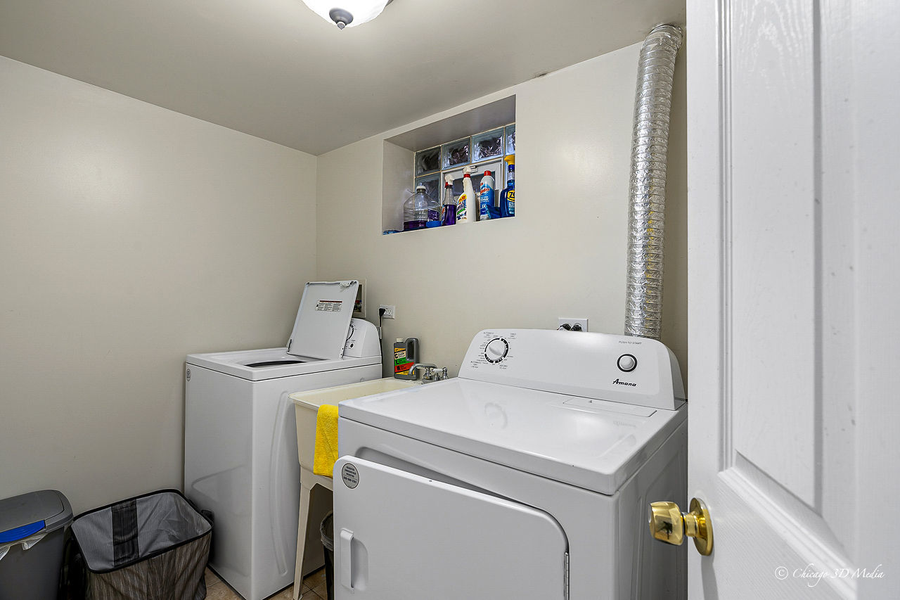 5844 N Lacey Avenue, Chicago, IL 60646