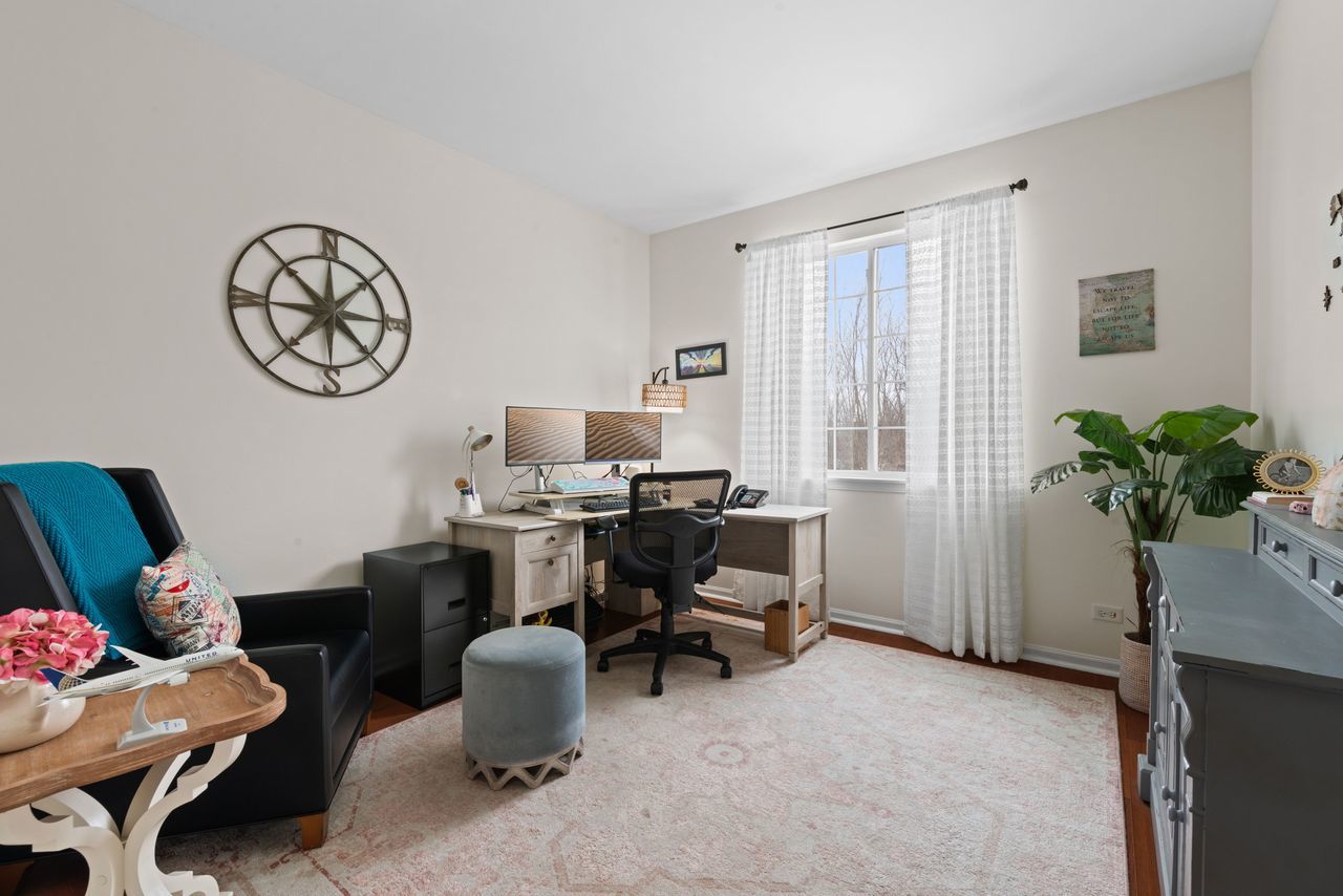 2561 HENNIG Road, Hampshire, IL 60140