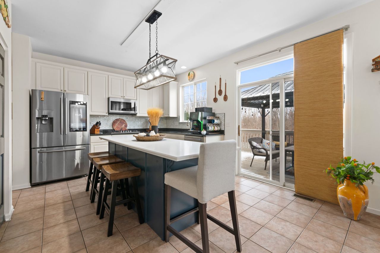 2561 HENNIG Road, Hampshire, IL 60140