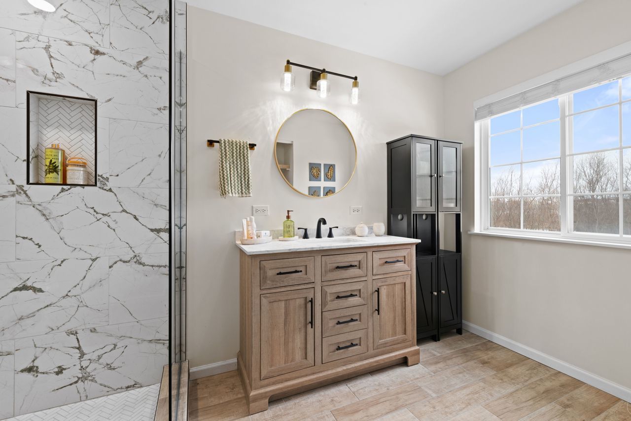 2561 HENNIG Road, Hampshire, IL 60140