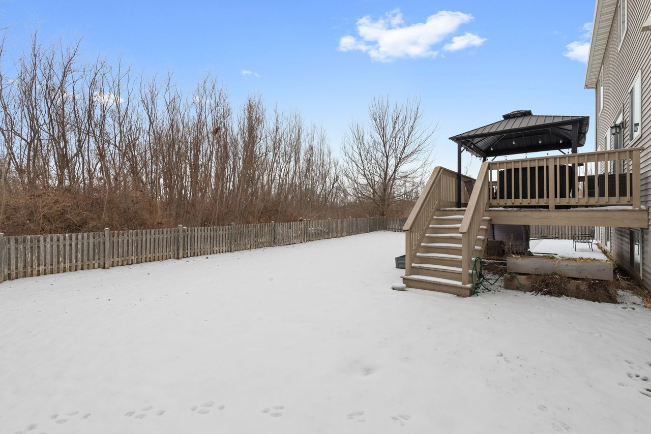 2561 HENNIG Road, Hampshire, IL 60140