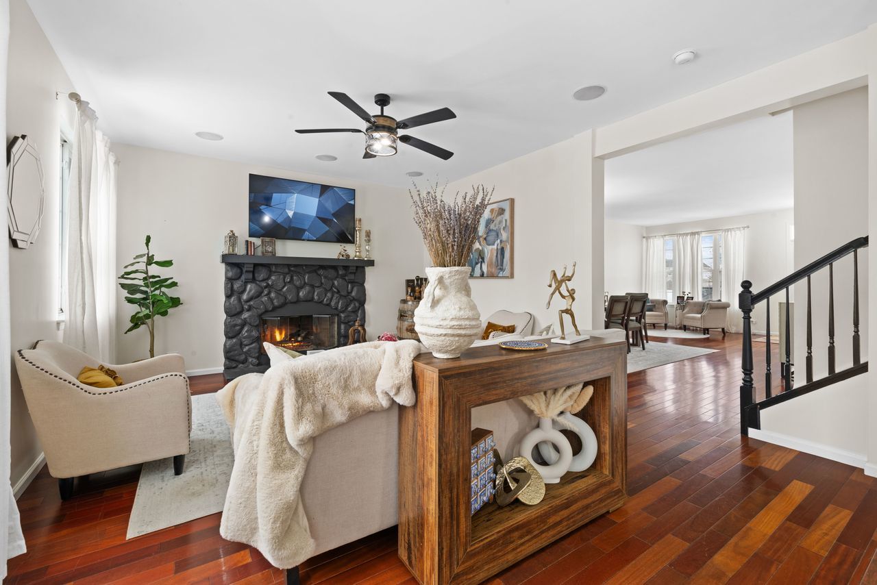 2561 HENNIG Road, Hampshire, IL 60140