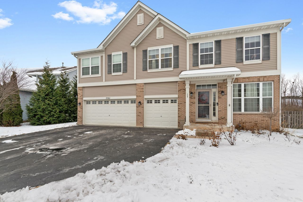 2561 HENNIG Road, Hampshire, IL 60140